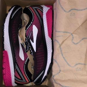 Ghost Brook 10 Women